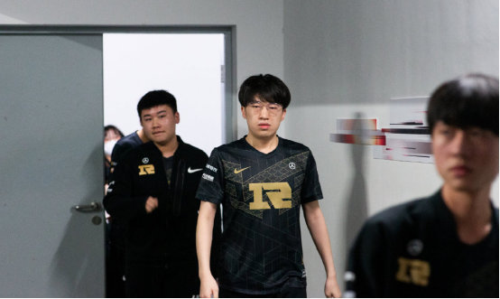 双向球员稳 双向球员稳